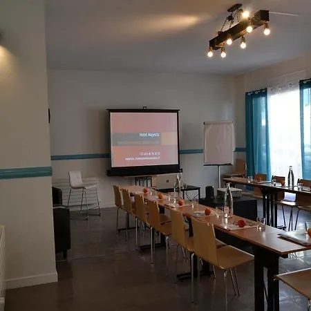 Logis Majestic - La Rochelle מלון 3*