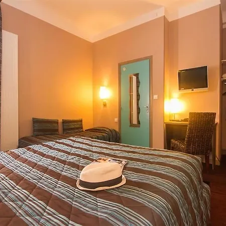 Logis Majestic - La Rochelle Шатлайон-Плаж