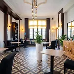 酒店 Logis Majestic - La Rochelle 沙特拉永普拉日