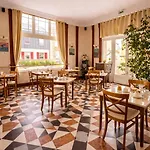 Logis Majestic - La Rochelle מלון 3*