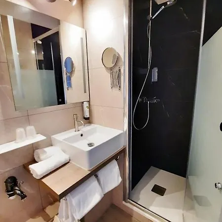 Logis Majestic - La Rochelle Hotel