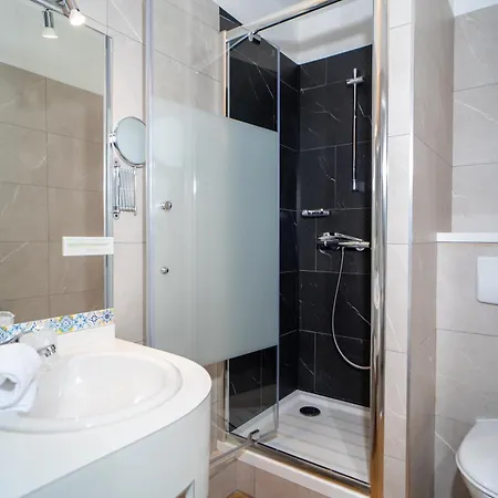 酒店 Logis Majestic Plage - La Rochelle 3*