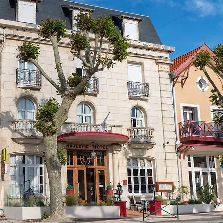 ホテル Logis Majestic - La Rochelle