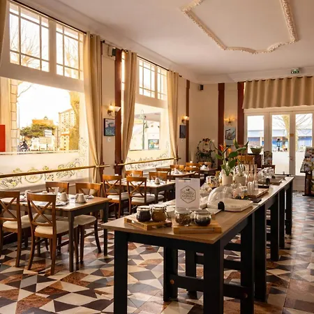 Logis Majestic - La Rochelle Hotel