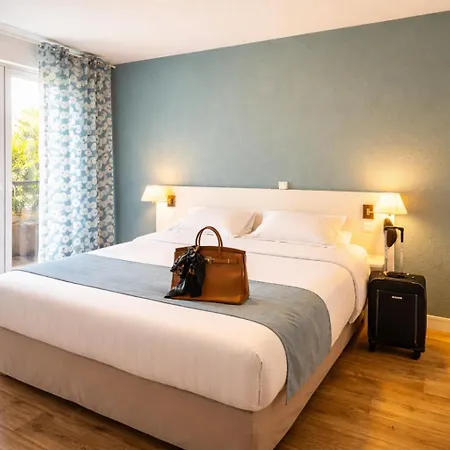 Hotel Logis Majestic - La Rochelle