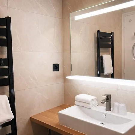 Logis Majestic - La Rochelle Hotel