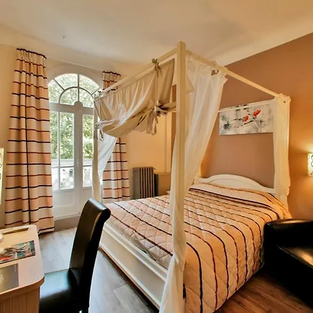 Logis Majestic Plage - La Rochelle 3* 沙特拉永普拉日
