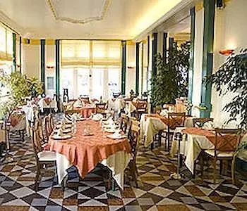 Logis Majestic Plage - La Rochelle 3* 沙特拉永普拉日