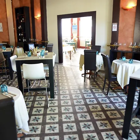 酒店 Logis Majestic Plage - La Rochelle 沙特拉永普拉日