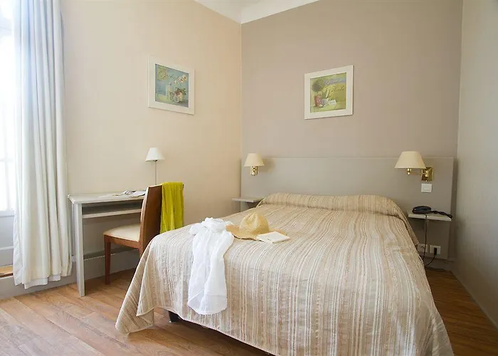 Hotel Logis Majestic - La Rochelle