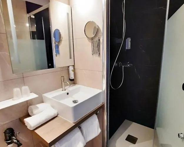 Logis Majestic - La Rochelle Hotel