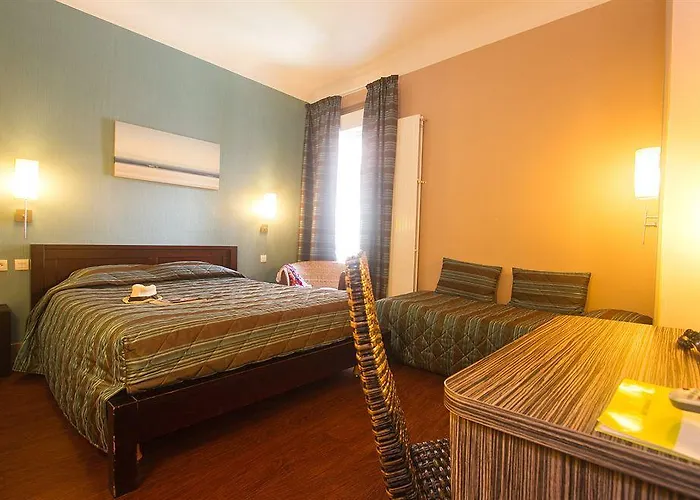 Hotel Logis Majestic - La Rochelle