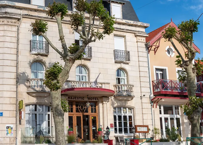 Hotel Logis Majestic - La Rochelle