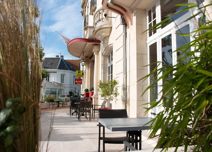 Hotel Logis Majestic - La Rochelle