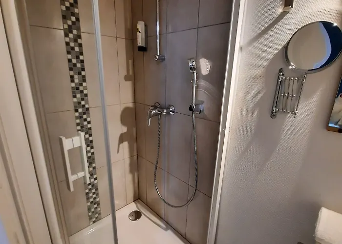 Hotel Logis Majestic - La Rochelle 3*