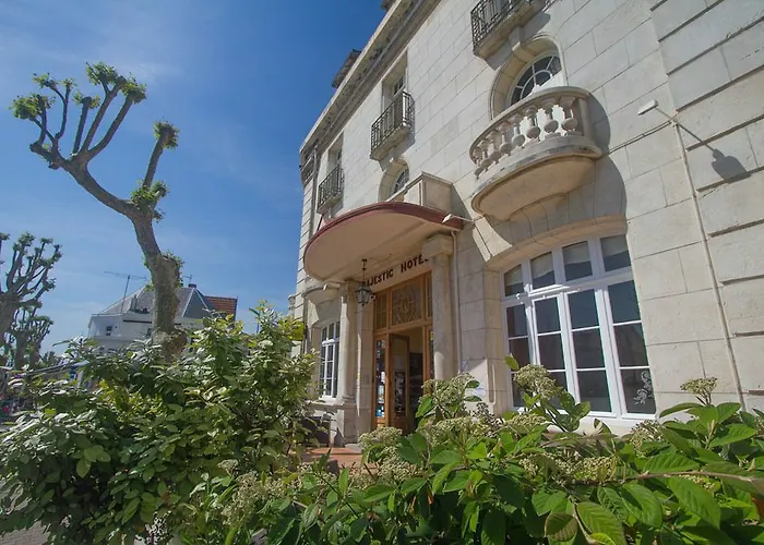 Hotel Logis Majestic - La Rochelle